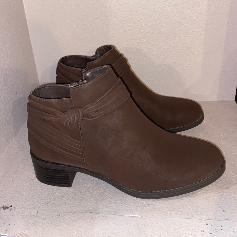 NEW Easy Street Brown Matte Wylie Bootie
